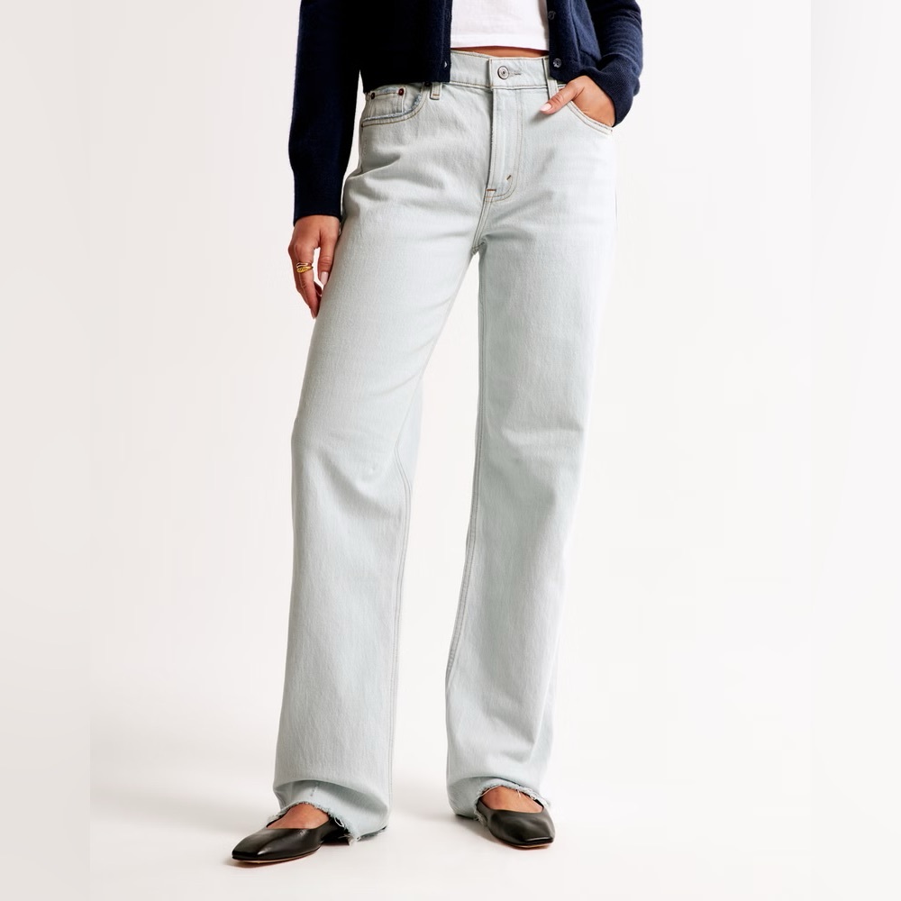 🤍🩵Abercrombie & Fitch Low Rise Baggy Jean🩵🤍 - Picture 2 of 11